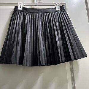 SHEIN Pleated Skirt w/built in shorts, Size L